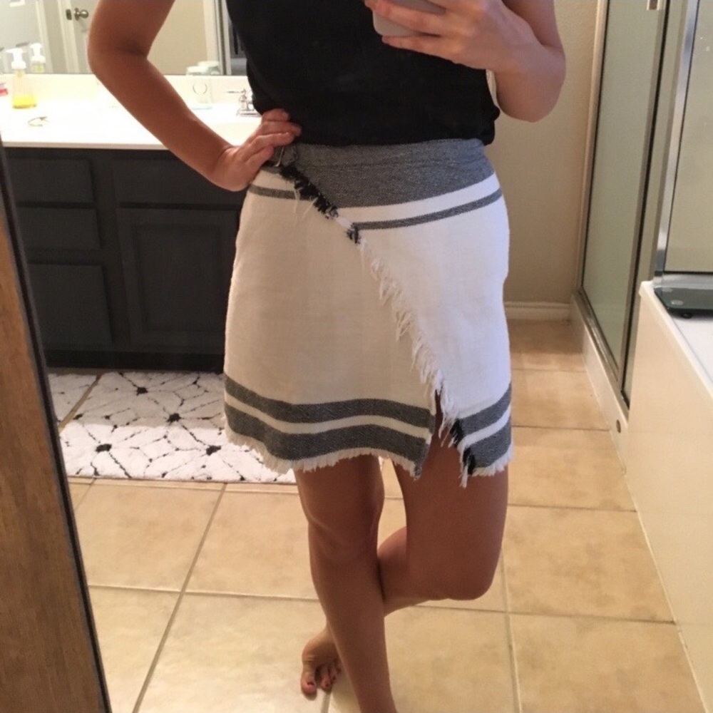Alice in the Eve fringe wrap buckle skirt sz 2